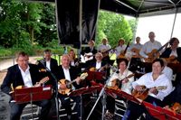2015 Salinenkonzert in Werne. Mandolinenorchester Herringen und Bockum-H&ouml;vel treten gemeinsam auf. Der BesucherInnenandrang ist enorm.
